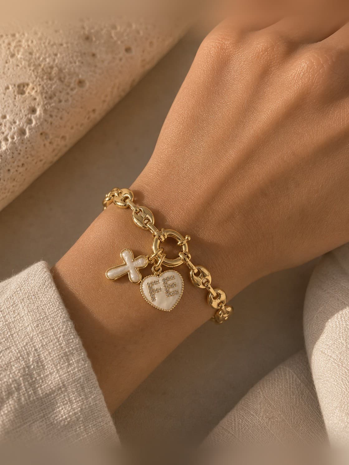 Pulsera Amén, puesto