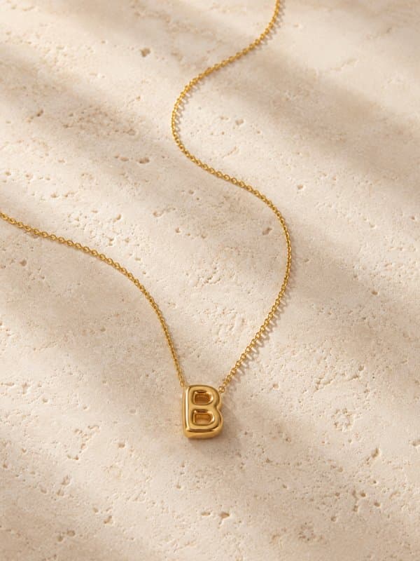 Collar Inicial (b)