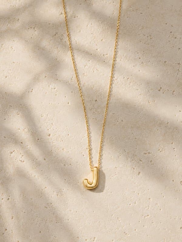 Collar Inicial (j)